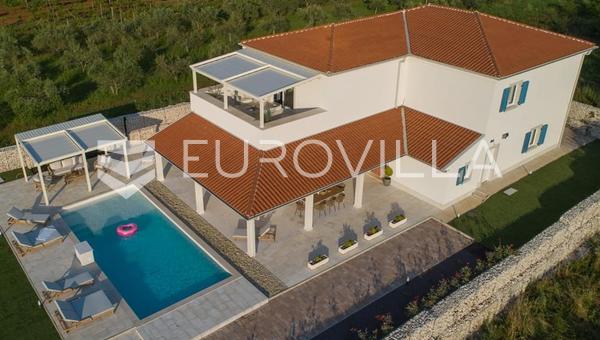 Barban, casa passiva independente única de 320 m² num grande jardim