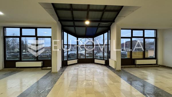 Dakovo, Centro, espaço de escritório 250 m2, localização TOP