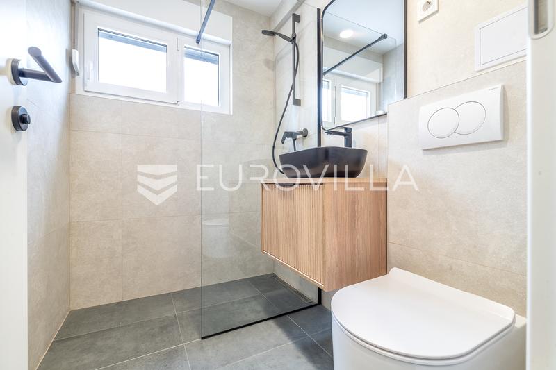 Zagreb, Volovčica, newly renovated three-bedroom apartment 57 m²