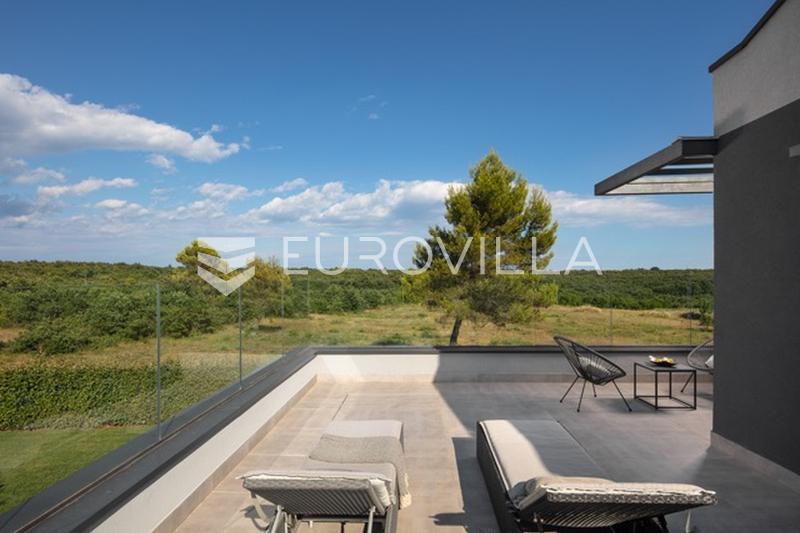 Istria, Vodnjan, hermosa villa con una superficie útil neta de 250 m² y una piscina de 78 m² - 32