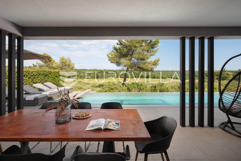 Istria, Vodnjan, hermosa villa con una superficie útil neta de 250 m² y una piscina de 78 m² - 28