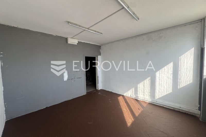 Zagreb, Dubrava, edificio per uffici di 2.600 m² all'interno di un complesso commerciale su un terreno di 7.200 m². - 7
