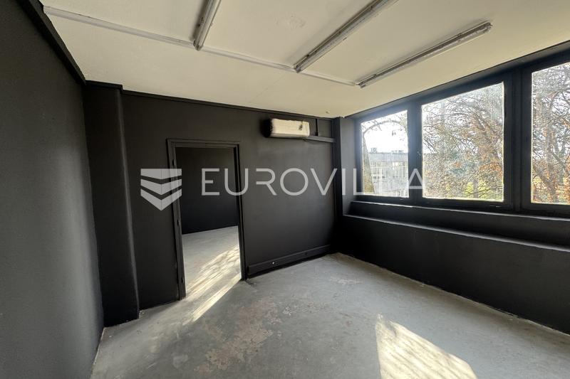 Zagreb, Dubrava, edificio per uffici di 2.600 m² all'interno di un complesso commerciale su un terreno di 7.200 m². - 6