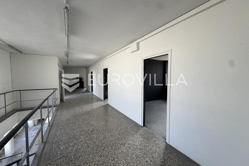 Zagreb, Dubrava, edificio per uffici di 2.600 m² all'interno di un complesso commerciale su un terreno di 7.200 m². - 5