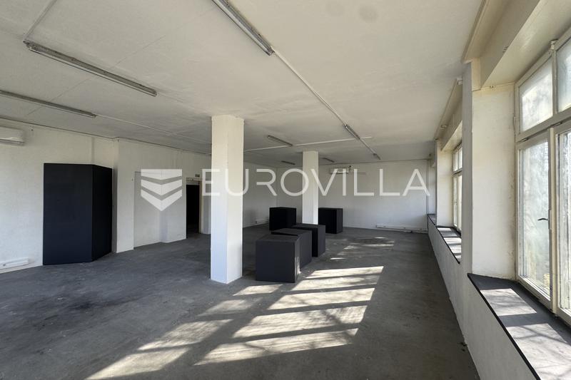 Zagreb, Dubrava, edificio per uffici di 2.600 m² all'interno di un complesso commerciale su un terreno di 7.200 m². - 1