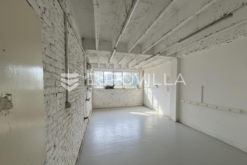 Zagreb, Dubrava, edificio per uffici di 2.600 m² all'interno di un complesso commerciale su un terreno di 7.200 m². - 3