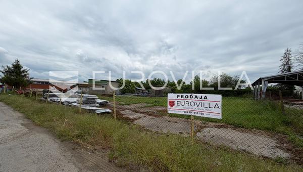 Dakovo, Zona Industrial - Propiedad Comercial en una Parcela de 3363 m²