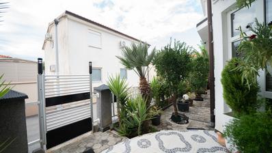 Zadar, Vir, gyönyörű ház két apartmannal és tengerre néző kilátással
