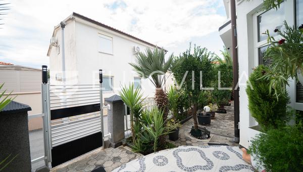 Zadar, Vir, linda casa com dois apartamentos e vista para o mar