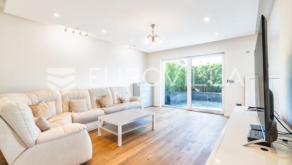 Zagreb, Blato, moradia geminada de luxo 320 m²