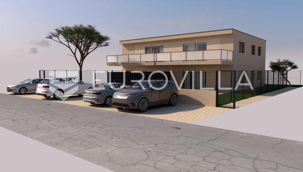 Porec, Vrvari, atraente apartamento de três quartos em um edifício novo de qualidade