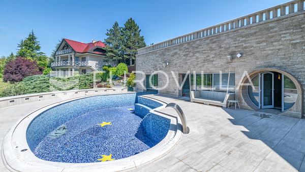 Finca privada de lujo en Samoborsko gorje con villa e instalaciones adicionales, 850 m² de parcela de 30.000 m²