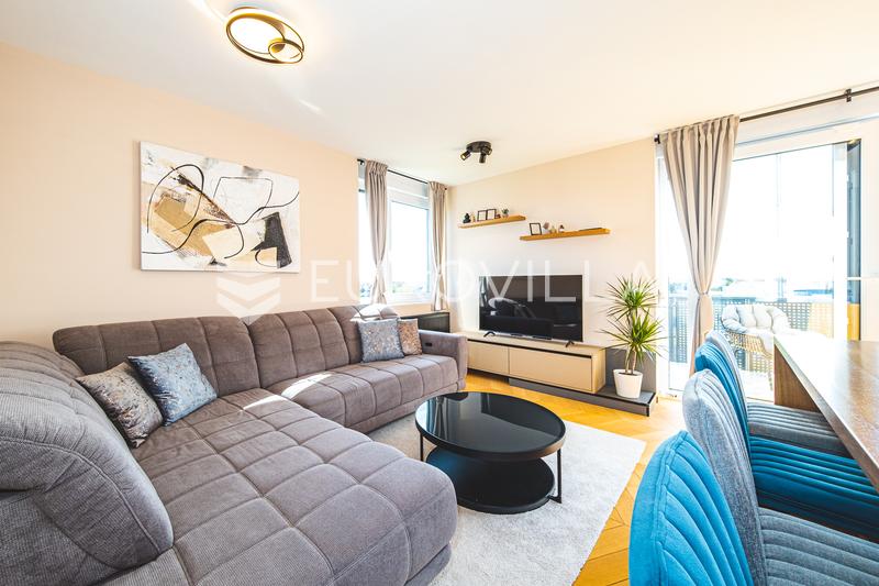 Zagreb, Gornja Dubrava, moderan dvosoban stan s prostranom terasom NKP 60 m2 + VPM