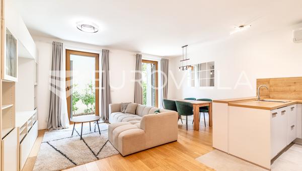 Zagreb, Maksimir Kiralık Modern Üç Yatak Odalı Daire