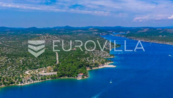Šibenik, Martinska, veliko građevinsko zemljište, 3250 m²