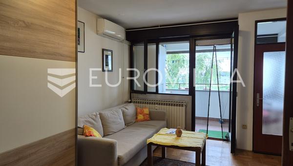 Zagreb, Novi Zagreb, Dugave Einzimmerwohnung 53 m², 4. Stock, Aufzug