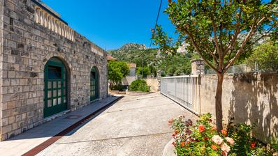 Dubrovnik, Čibača, Samostojeća kuća s poslovnim prostorom i više stambenih jedinica
