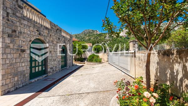 Dubrovnik, Čibača, Samostojeća kuća s poslovnim prostorom i više stambenih jedinica