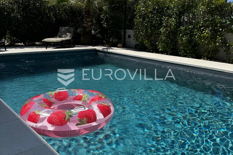 Istria, Pula, Apartment with Pool and Garden