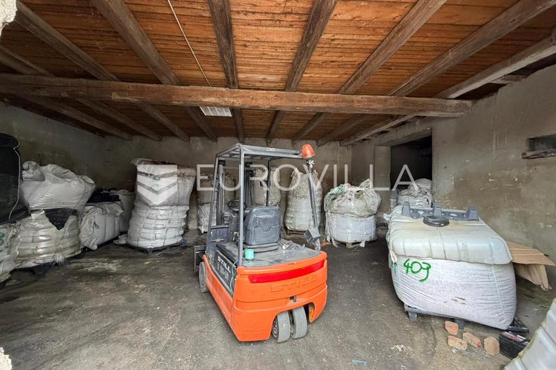 Viškovci, proizvodno, skladišna hala s poslovnim i uredskim prostorima - 23