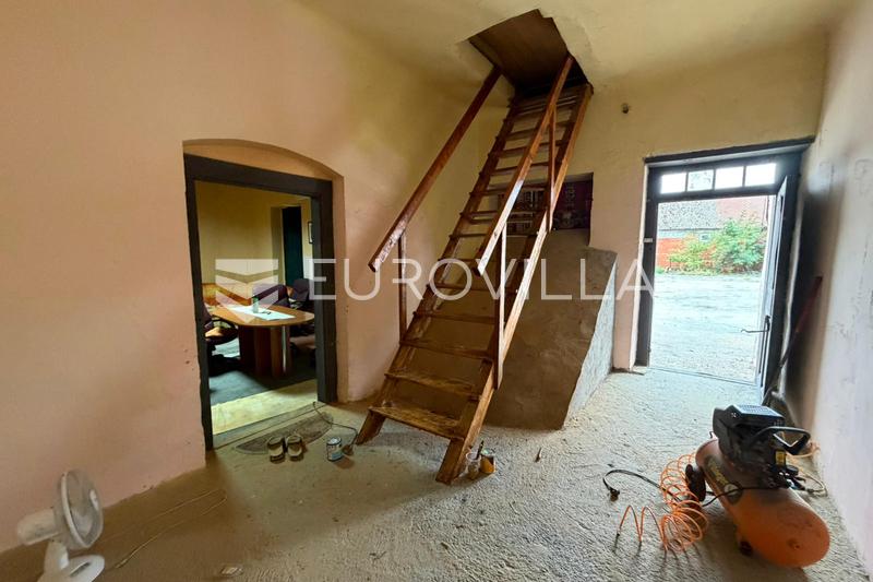 Viškovci, proizvodno, skladišna hala s poslovnim i uredskim prostorima - 16