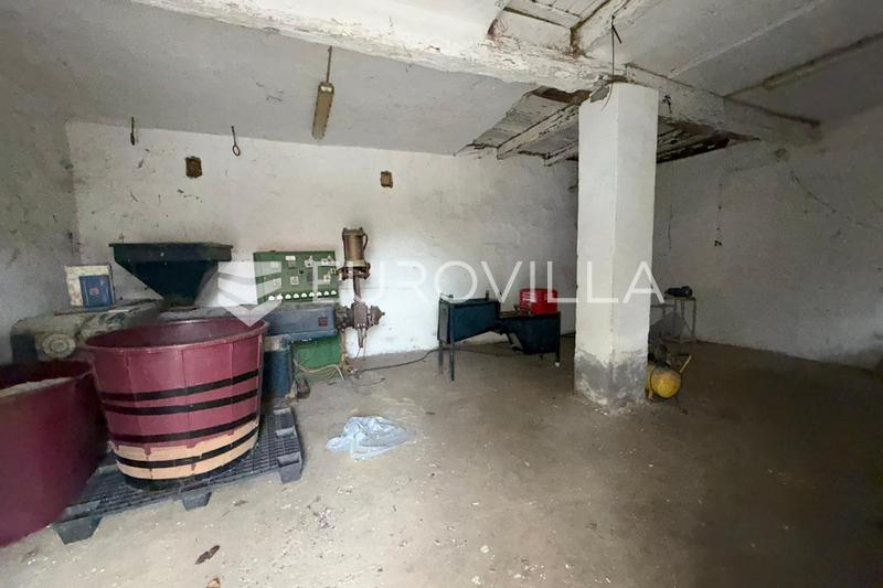 Viškovci, proizvodno, skladišna hala s poslovnim i uredskim prostorima - 22
