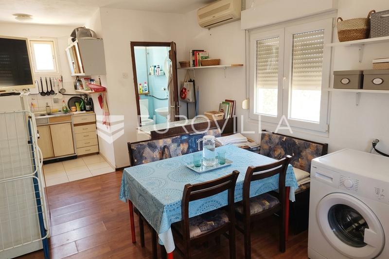 VIR, LOZICE - Dům se dvěma apartmány v klidné ostrovní oáze - 1