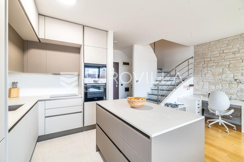 Zagreb, Špansko, Nova Galerija, attractive two-story apartment, 81 m²