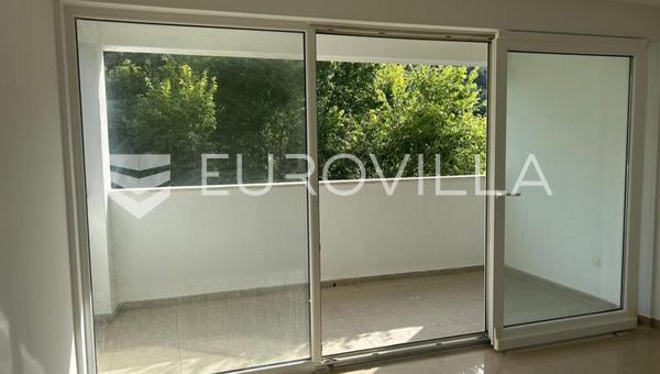 Isla de Rab, Palit, apartamento de dos niveles con gran terraza, a 400 m del mar