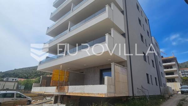 Trogir-Seget daire 87,6 m² deniz manzaralı, yeni bina garaj ve asansör