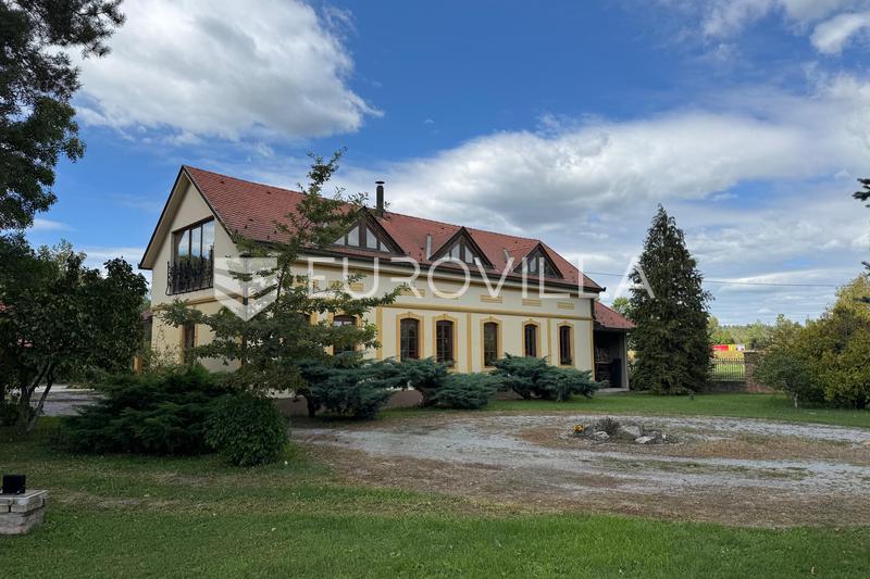 Slavonski Brod, Grabarje – Residential-commercial building in a peaceful location