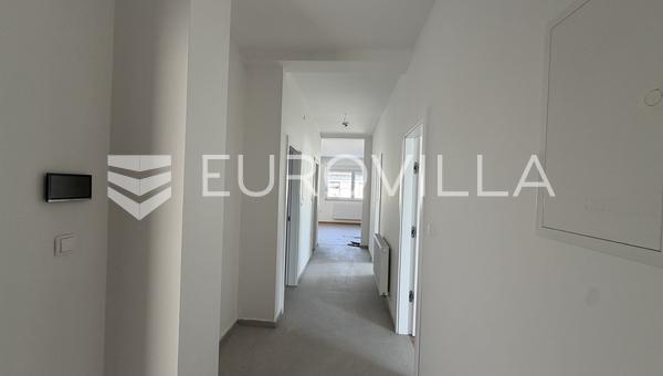 Dakovo, Merkez, 73,50 m², üç yatak odalı daire, YENİ BİNA