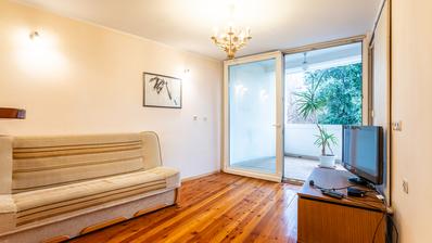 Vodice, tweekamerappartement op de 1e verdieping en bedrijfsruimte op de begane grond, 165,52 m²