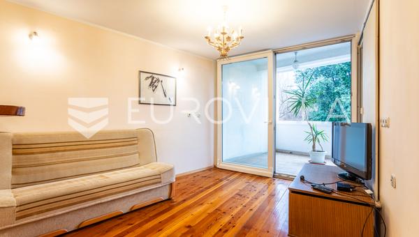 Vodice, apartamento de dos dormitorios en el primer piso y local comercial en la planta baja, 165,52 m²