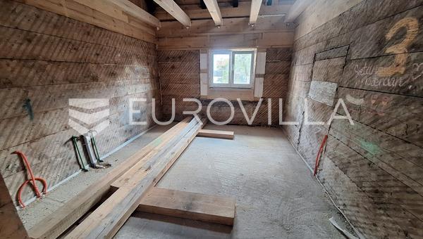 Ogulin, ev 180 m², şehir merkezi, yenilenmiş