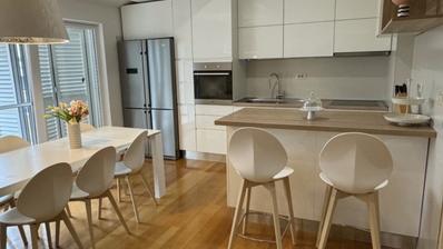 Split, Zrnovnica, tweekamerappartement met terras op het zuiden en twee parkeerplaatsen, lange termijn verhuur