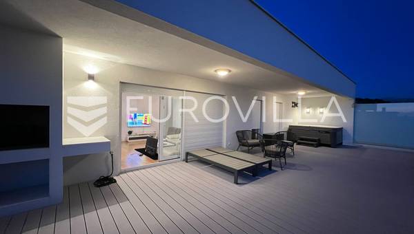Split, Žnjan, penthouse dostupan na dugoročan period najma