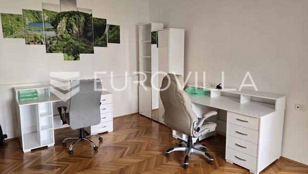 Istria, Pula, atractivo espacio comercial de 70 m² en el centro de la ciudad