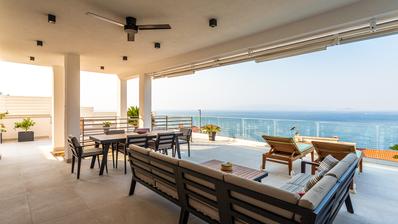 Okrug Donji, moradia única com vista panorâmica para o mar