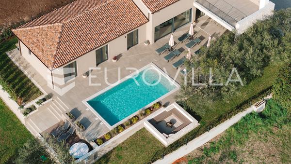 Istra, Kaštelir, Labinci, Moderna vila u istarskom stilu s panoramskim pogledom na more