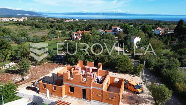 Marcana, Krnica - villa con vista directa al mar en fase Rohbau (o en obra gris).