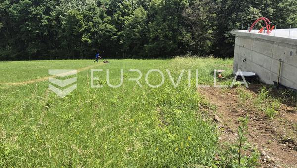 Hafta sonu köyünde 637 m²'lik büyük, çekici arsa