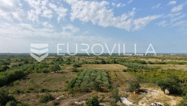 Poličnik, Lovinac, building land by the road, 1,806 m²
