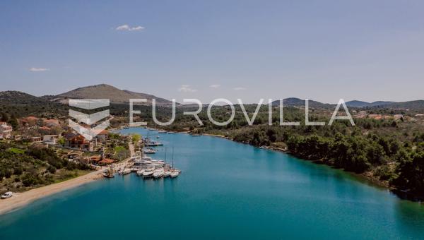 Šibenik, Bilice, stor byggnadstomt, 6653 m²