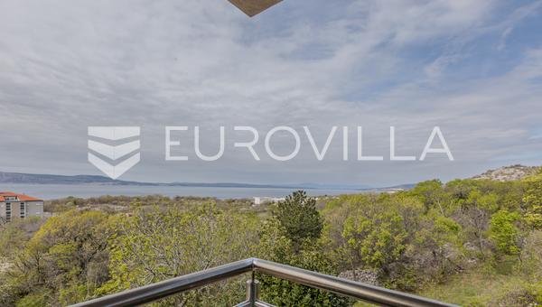 Novi Vinodolski, 54 m²-es két hálószobás lakás gyönyörű kilátással és 30 m²-es tetőtérrel