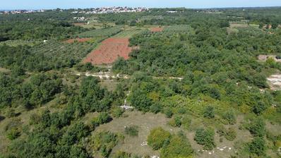 Parenzo, Perci - terreno in posizione tranquilla