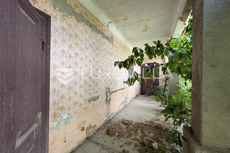 Semeljci - Casa autêntica de um só piso com grande potencial - 9