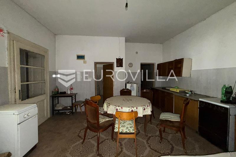 Semeljci - Casa autêntica de um só piso com grande potencial - 7