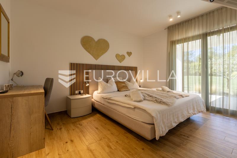Istria, Medulin - Villa di lusso con piscina e ampio terreno - 24