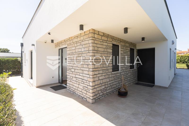 Istria, Medulin - Villa di lusso con piscina e ampio terreno - 8